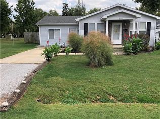 605 E Adams Ave, Casey, IL 62420