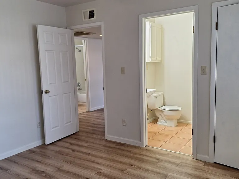 1410 E Mountain View Rd #4 — Photo 7