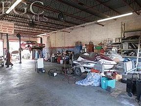 5th image of 907 SE 15th Ave