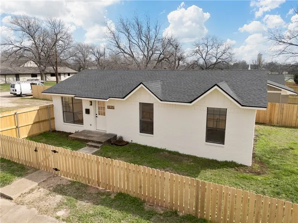 1225 N 6th St, Waco, TX 76707