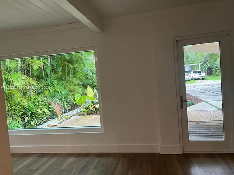 6851 SW 77th Ter — Photo 8