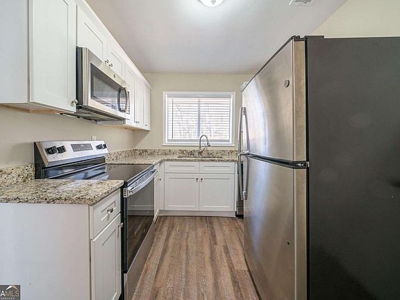 3rd image of 1433 Dennis Dr