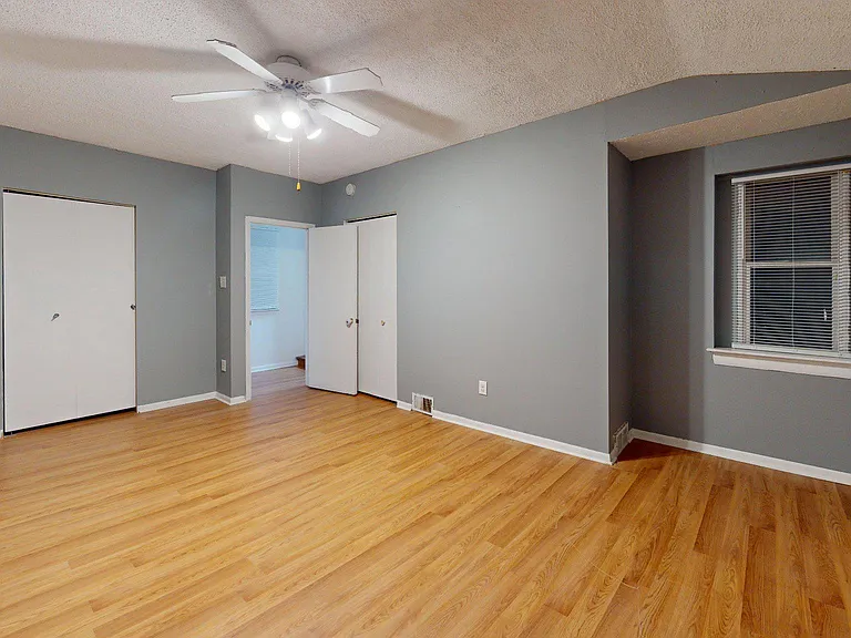 669 N Henderson Rd — Photo 48
