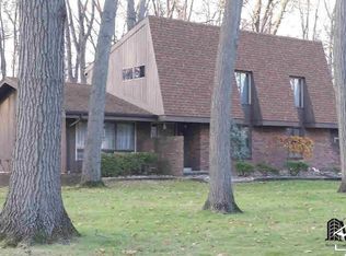 8151 Brentwood Dr, Temperance, MI 48182