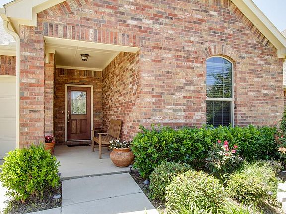 4th image of 2628 Cedar Falls Dr