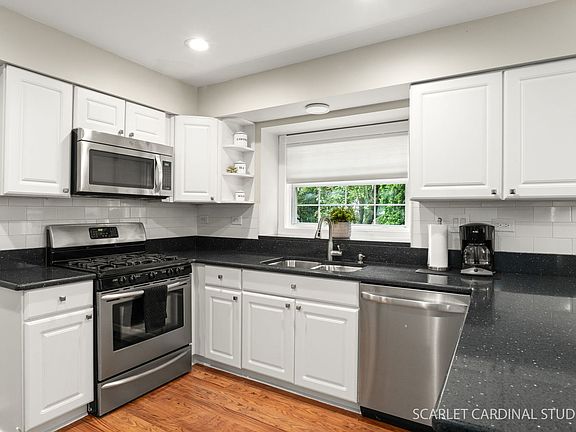 5th image of 309 Foxworth Ct