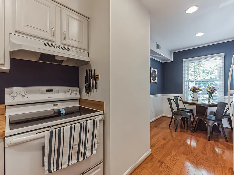 5920 Prince George Dr — Photo 9