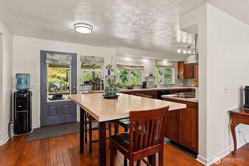 4th image of 17642 Irwin Street SW
