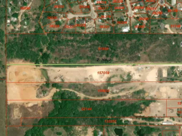 900 SCHNEIDER RD, Seguin, TX 78155