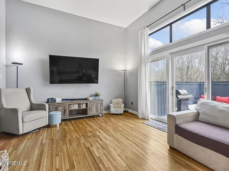 424 Tall Oak Ln — Photo 10