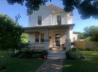 612 E 4th St, Delavan, IL 61734