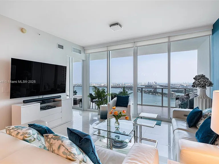 2020 N Bayshore Dr #4004 — Photo 3