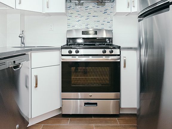 4th image of 632 Grand St APT 2R