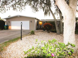 458 Sioux Blvd, Oak Hill, FL 32759