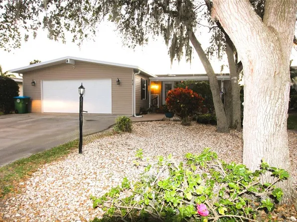 458 Sioux Blvd, Oak Hill, FL 32759