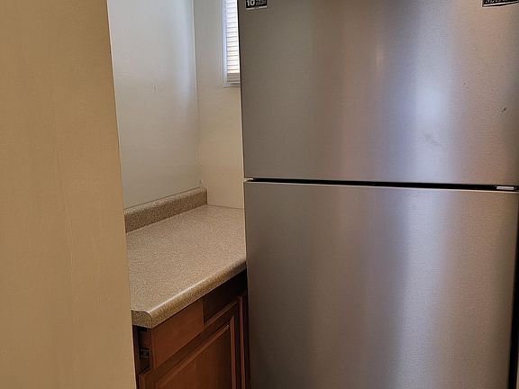 3rd image of 7009 Elmwood Ave