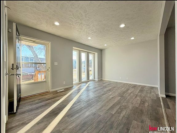 3rd image of 900 W Beal St