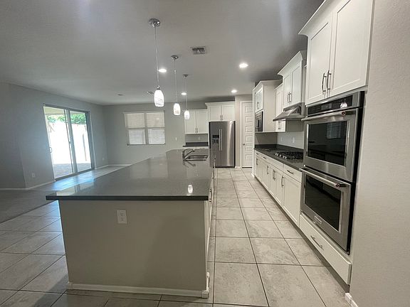 2nd image of 2712 N Acacia Way