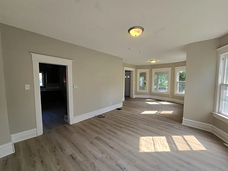 422 Baltimore St — Photo 6