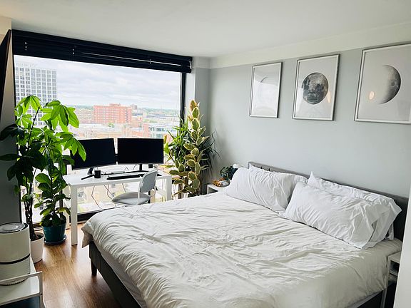 3rd image of 4343 N Clarendon Ave APT 1209