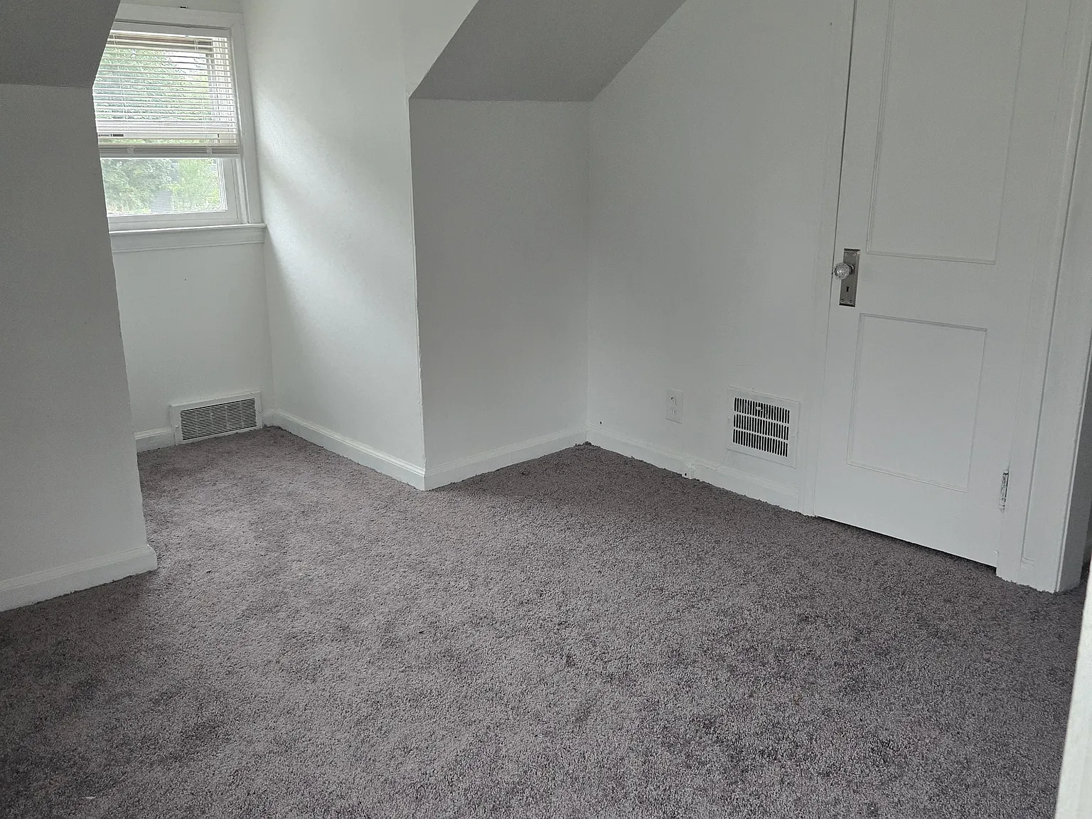 4 bed, 1152 sqft, $1,700 — Photo 3