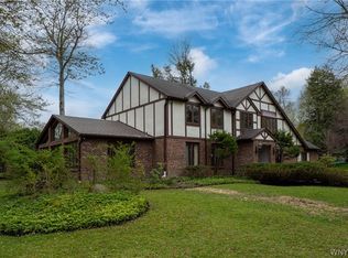 121 Deer Run, Williamsville, NY 14221