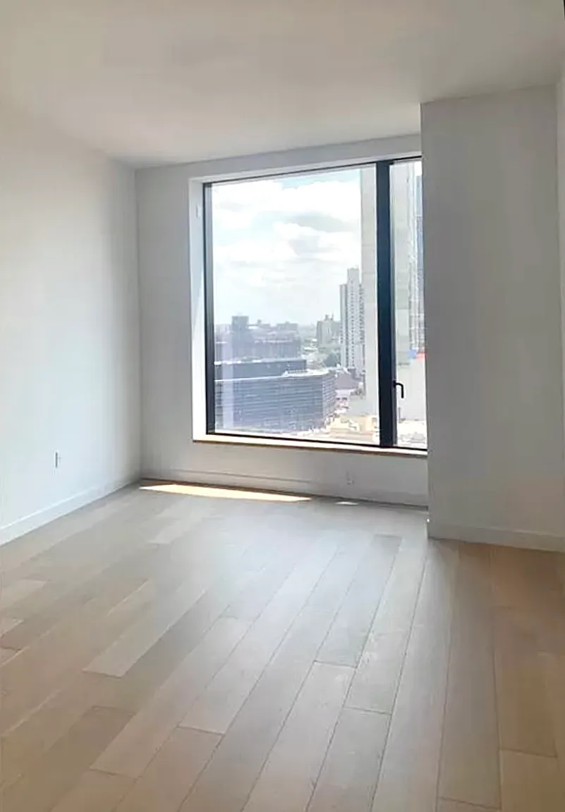 11 Hoyt Street — Photo 1