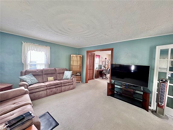 4th image of 303 7th St