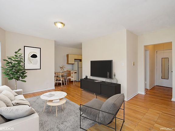5th image of 664 W Cornelia Ave