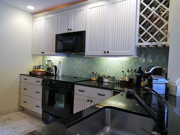 3rd image of 2601 S Roosevelt Blvd APT 411A
