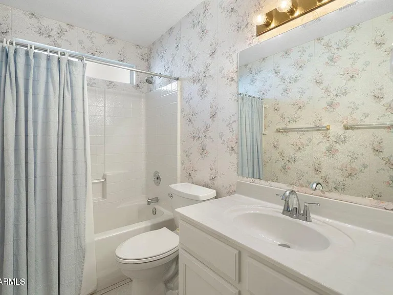 10622 W Mohawk Ln — Photo 18