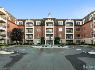 325 Regency Pl, Woodbridge, NJ 07095