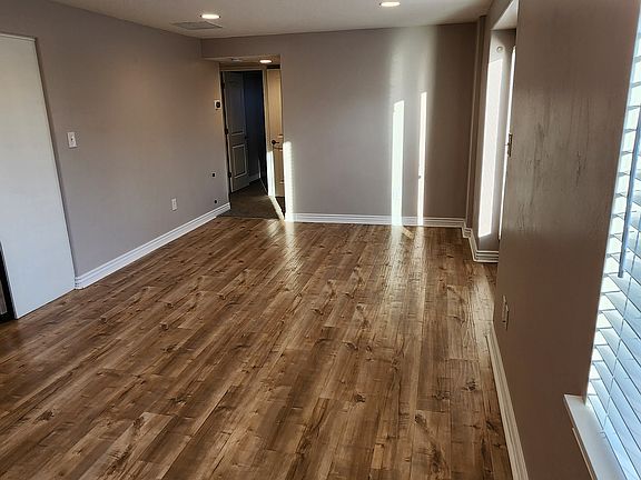 3rd image of 601 W Canteloupe Ct
