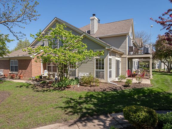 2nd image of 30W025 Juniper Ct