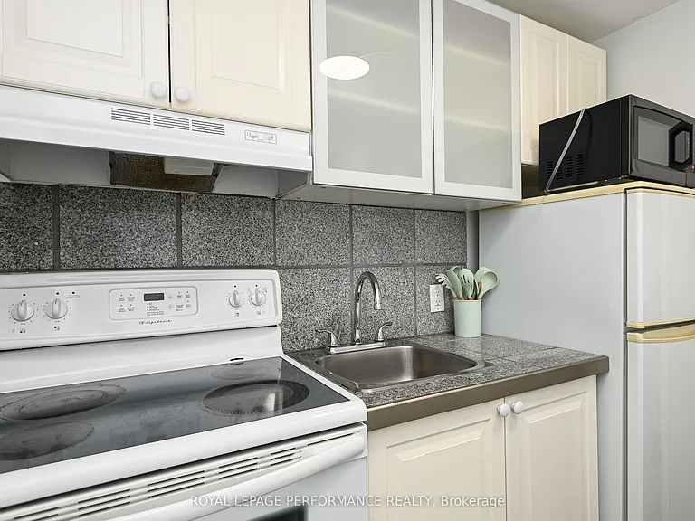123 Pamilla St W #2 — Photo 9