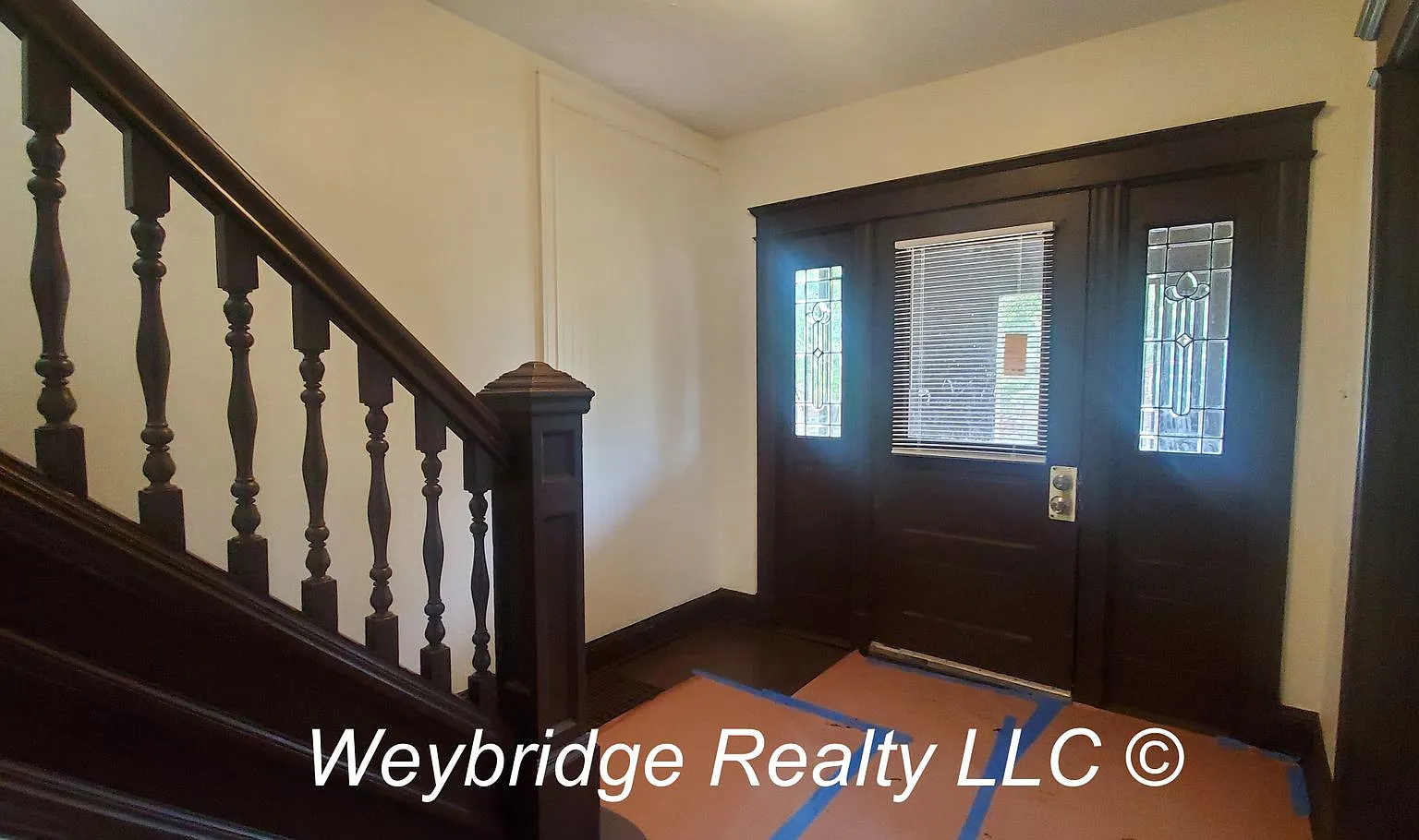 Spacious 5-bedroom 1 and a half bathroom house in Evanston — Photo 2