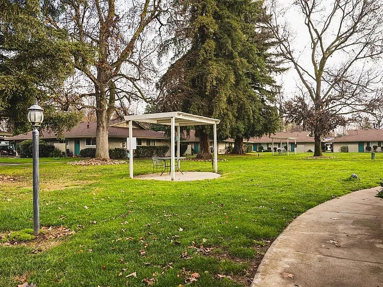 Chico Villa East Apartments — Photo 3