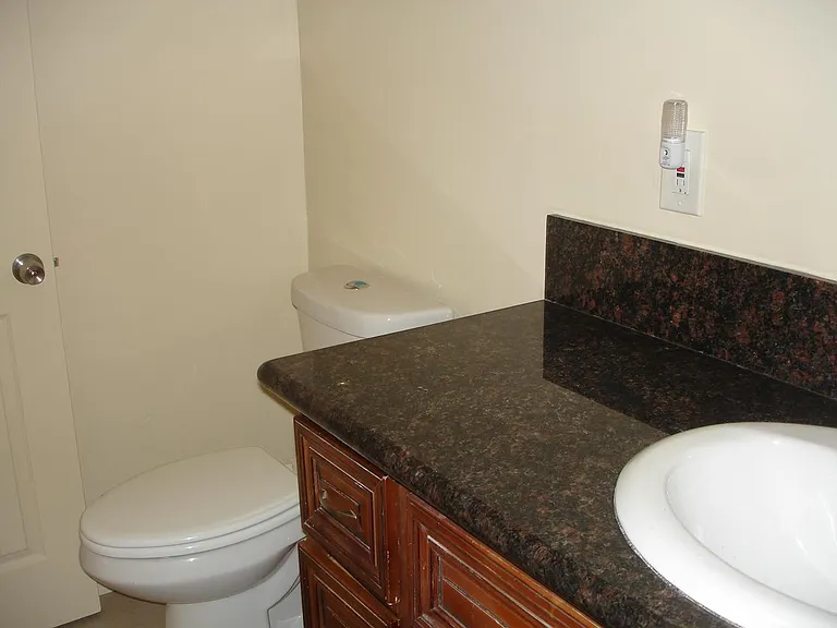 5857 Lynn St — Photo 13