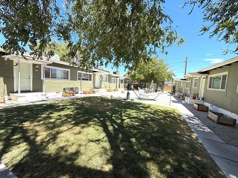 221 S 10th St — Photo 12