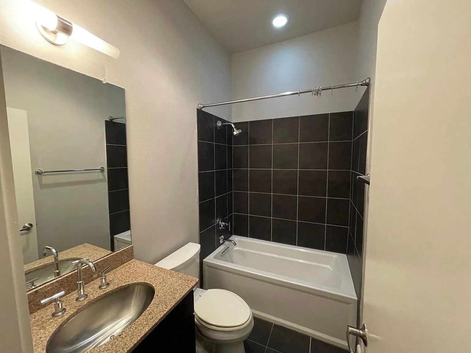 2 bed, 2.5 bath, 1457 sqft, $2,850 — Photo 3