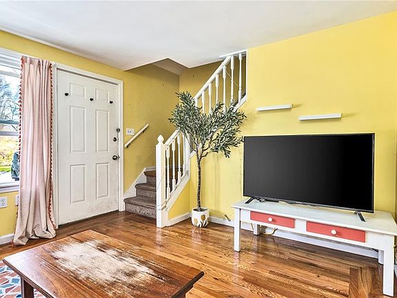 4th image of 200 Post Rd APT 319