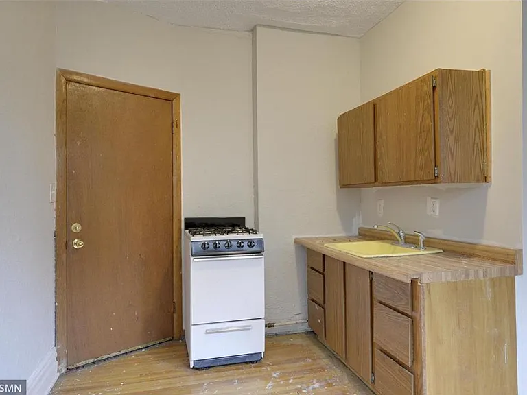 432 N Dewey St — Photo 2