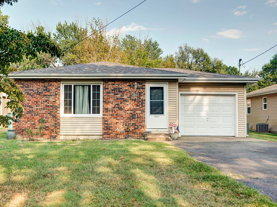 1st image of 2844 N Summit Avenue