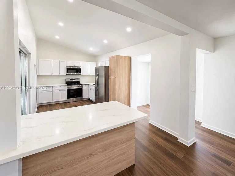 6560 Hayes St — Photo 12