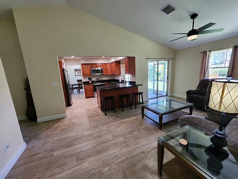 1750 Primrose Ln — Photo 10