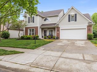 10543 Greenway Dr, Fishers, IN 46037