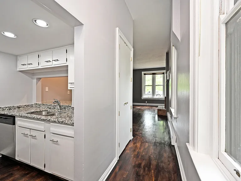 945 Parkside Pl #2 — Photo 7