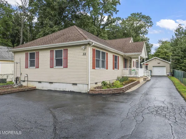32 Weaverville Road, Freehold, NJ 07728