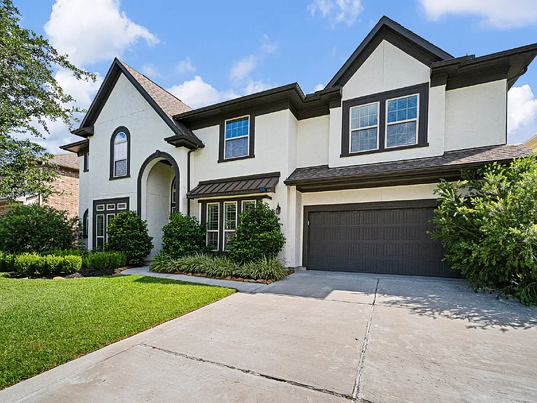 4627 Miramar Dr — Photo 1