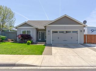 675 Sheffield Dr, Eagle Point, OR 97524